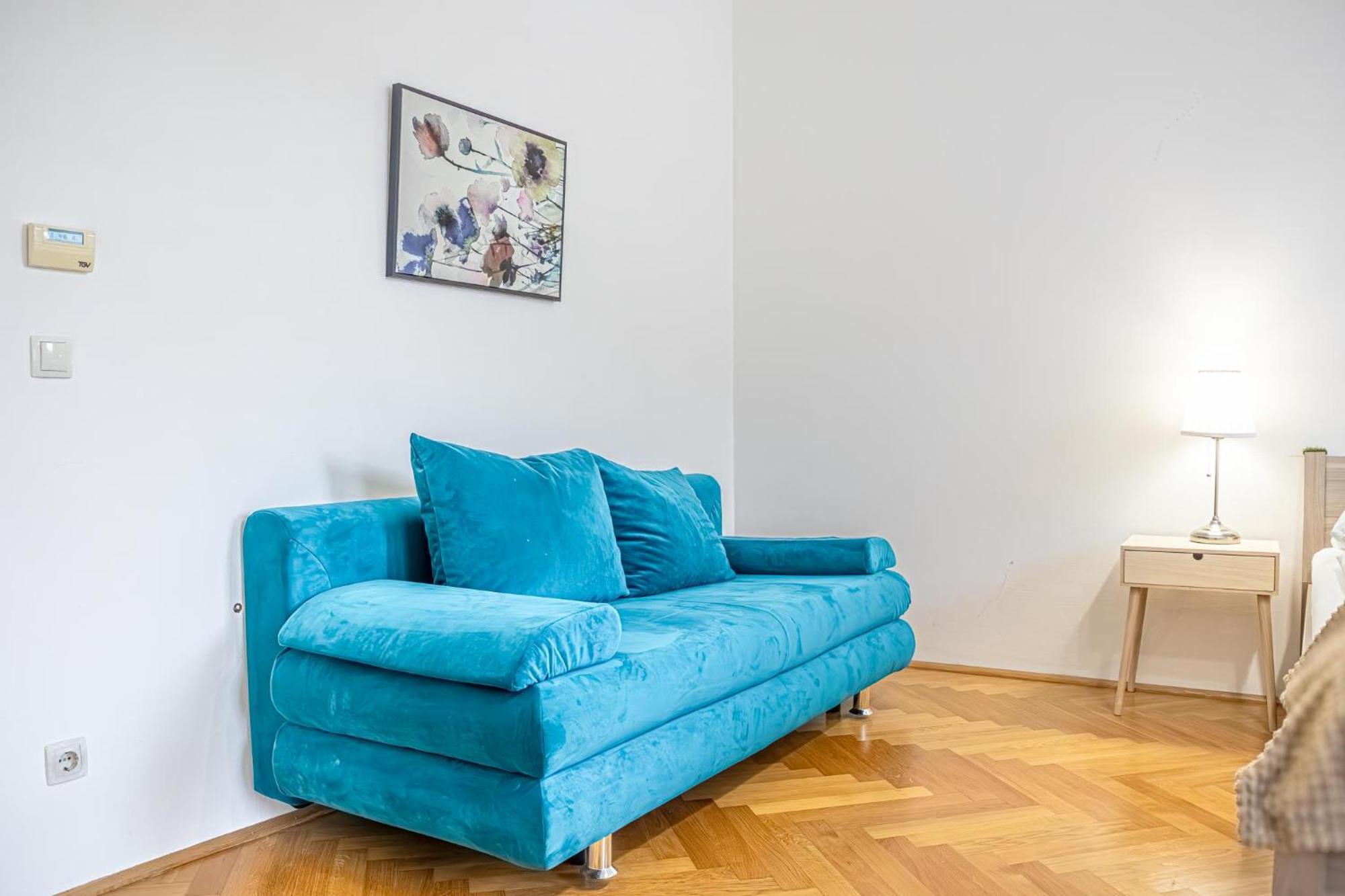 Apartment Comfortable 2br Apt, Near Wiener Stadthalle *
